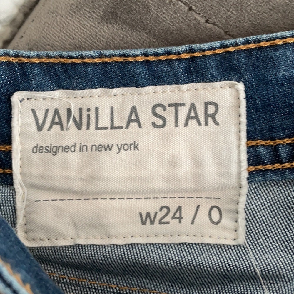 Distressed jeans - Picture 3 of 4